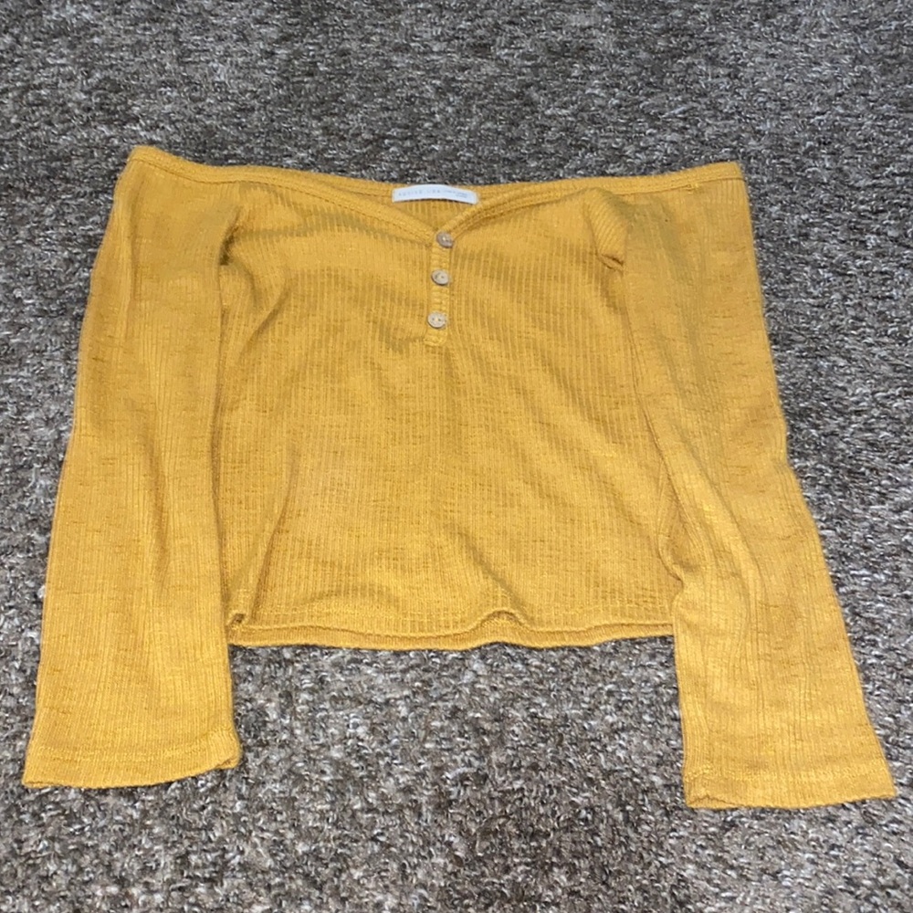 Off the shoulder yellow crop top half sleeve.